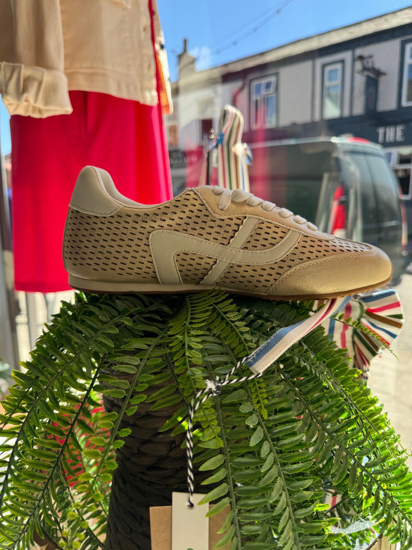 Ravel Gold Leather Lemmel Lace-Up Trainers