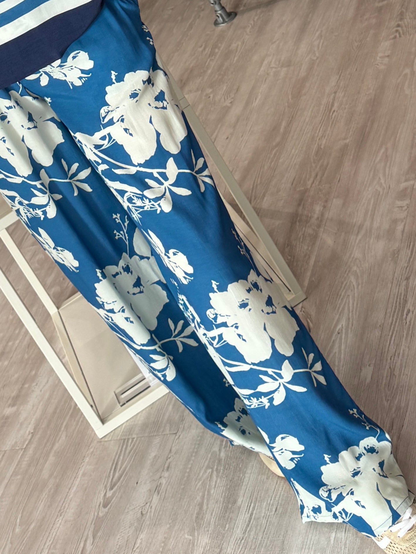 Saint Tropez Rasheda Trousers - Vallarta Blue Flower Bouquet